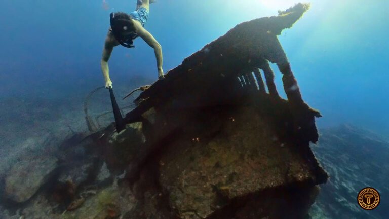Free Diving in El Condesitom wreck in South Tenerife